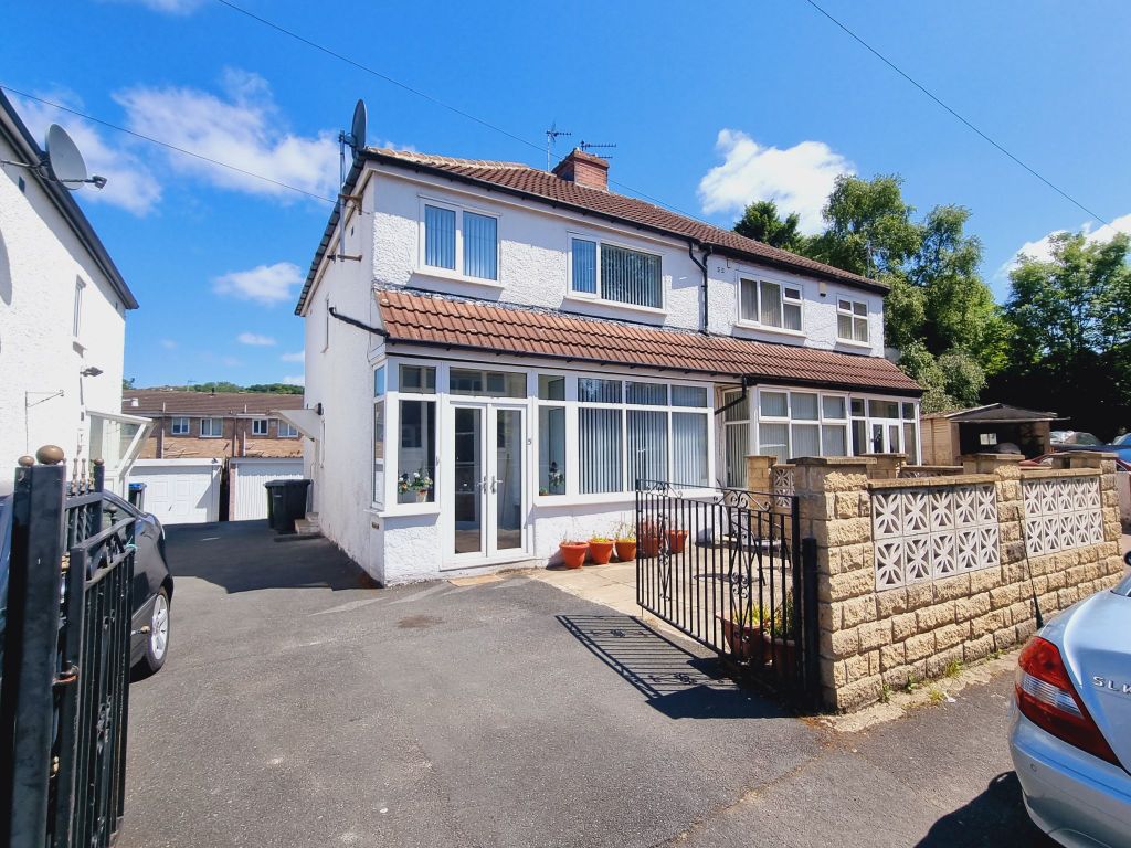 3 bed semidetached house for sale in Wharncliffe Grove, Shipley BD18