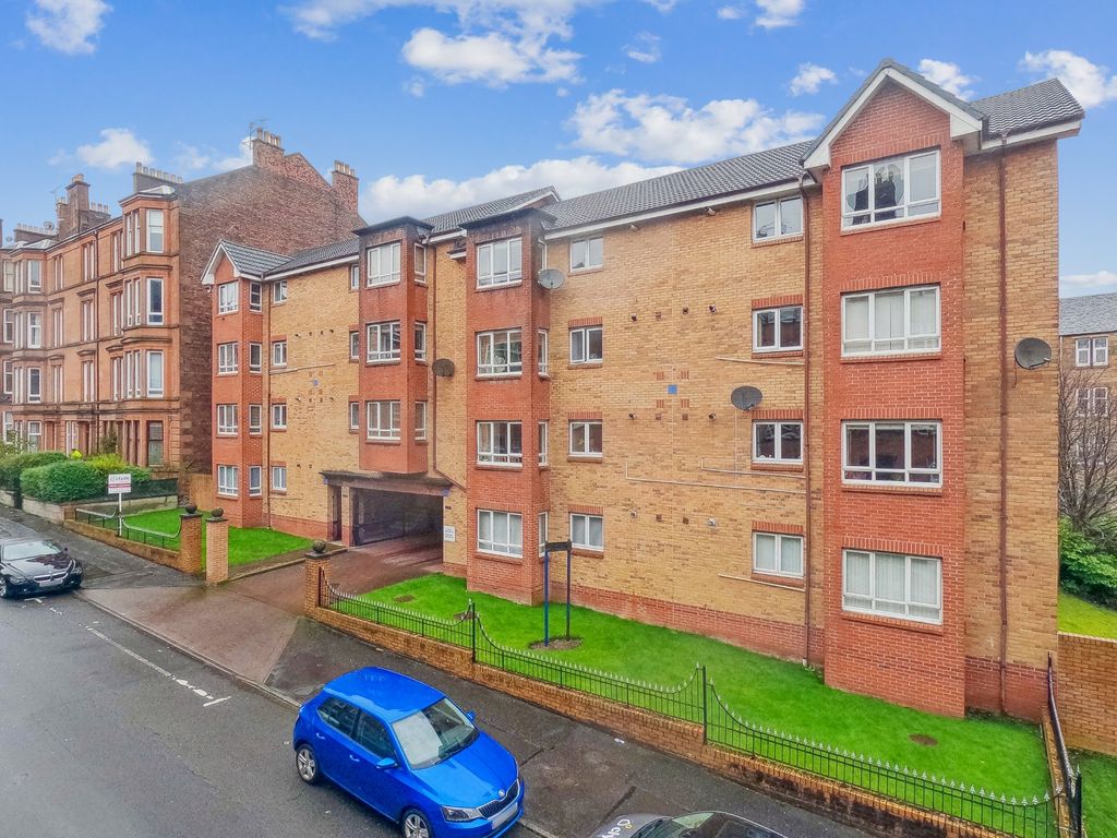 2 bed flat for sale in Golfhill Drive, Dennistoun, Glasgow G31, £