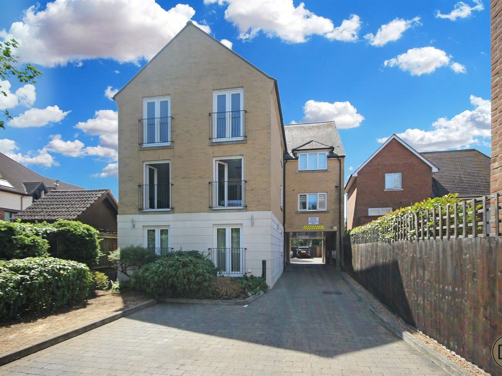 2 bed flat to rent in Octave House, Station Approach, Theydon Bois