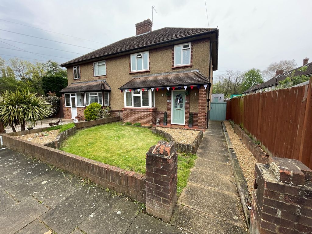 3 bed semidetached house for sale in Brookside Avenue, Ashford TW15