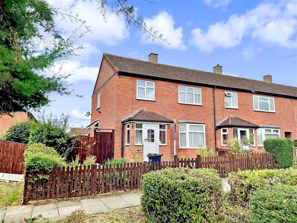3 bed end terrace house for sale in Fernie Close, Chigwell, Essex IG7