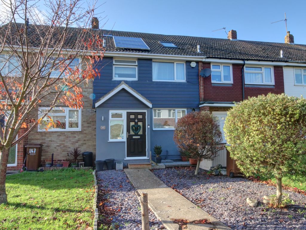 4 bed terraced house for sale in Wakeley Road, Rainham, Gillingham ME8