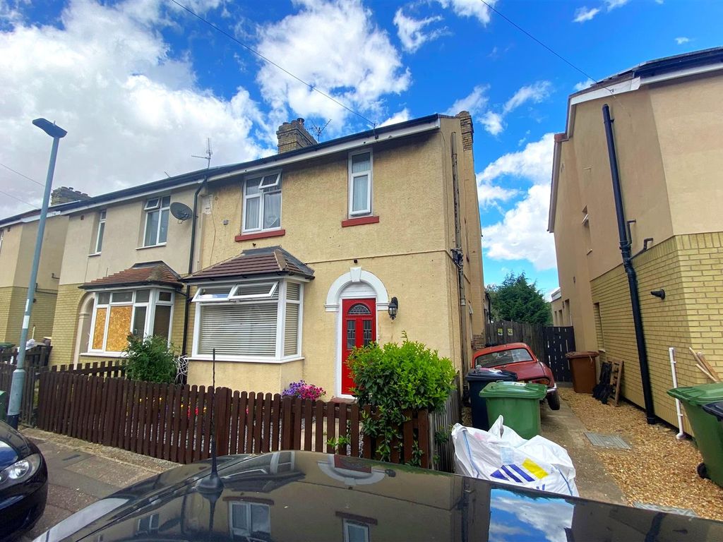 3 bed semidetached house for sale in Council Street, Walton