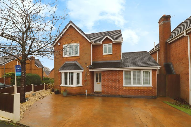 4 bed detached house for sale in Inglewood Close, Bury BL9, £315,000