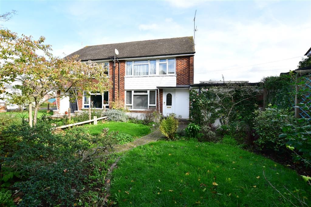 3 bed semidetached house for sale in Medway Meadows, East Peckham