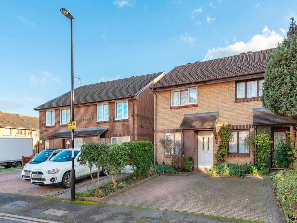 2 bed end terrace house for sale in Davies Close, Croydon CR0, £300,000 Zoopla