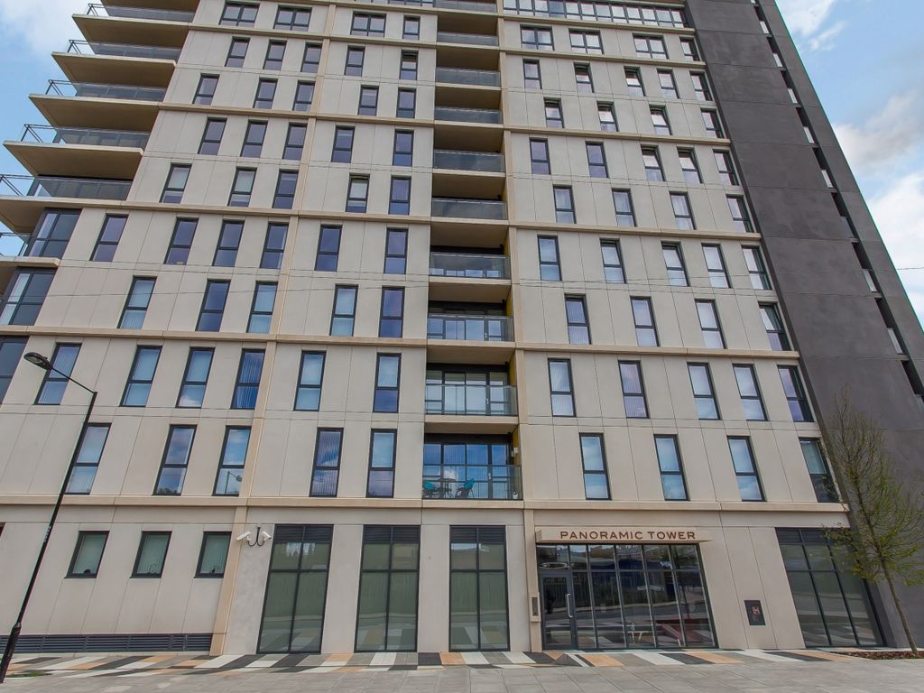3 bed flat to rent in Panoramic Tower, Hay Currie Street, Poplar E14