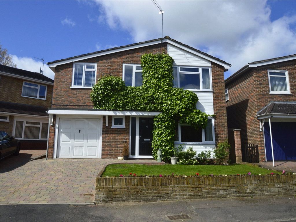 4 bed detached house to rent in Michael Close, Maidenhead, Berkshire