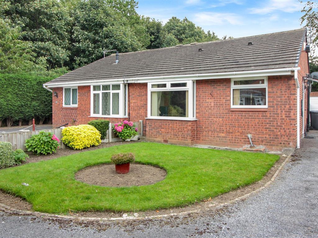 2 bed semidetached bungalow for sale in Melton Close, Leeds LS10, £