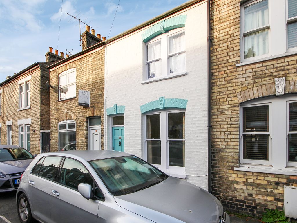 2 bed terraced house to rent in Catharine Street, Cambridge CB1, £1,595