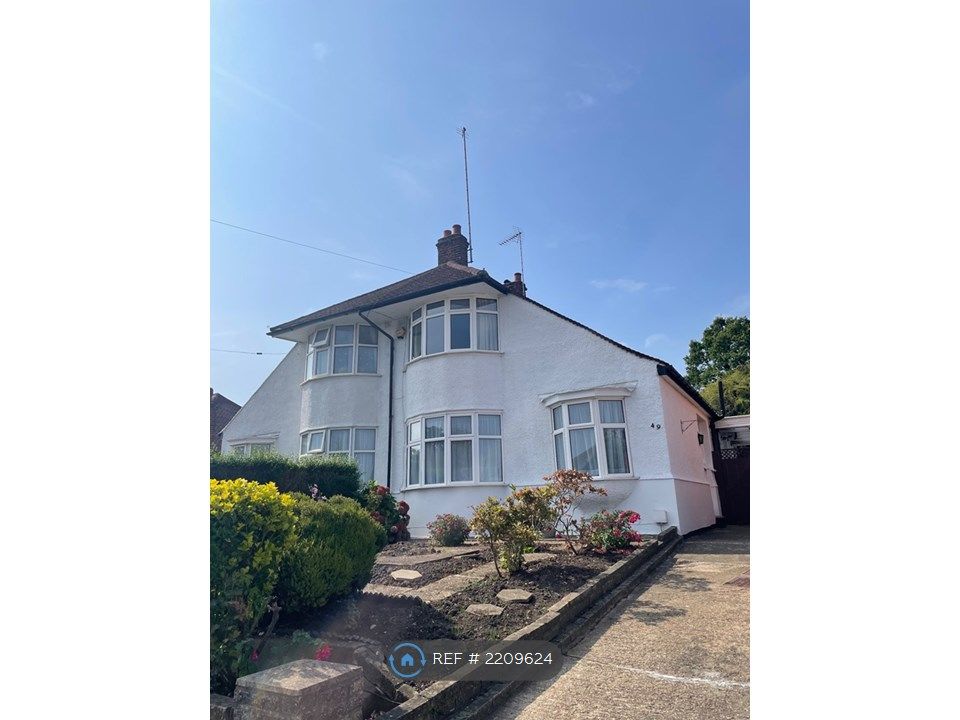 3 bed semidetached house to rent in Gallants Farm Road, East