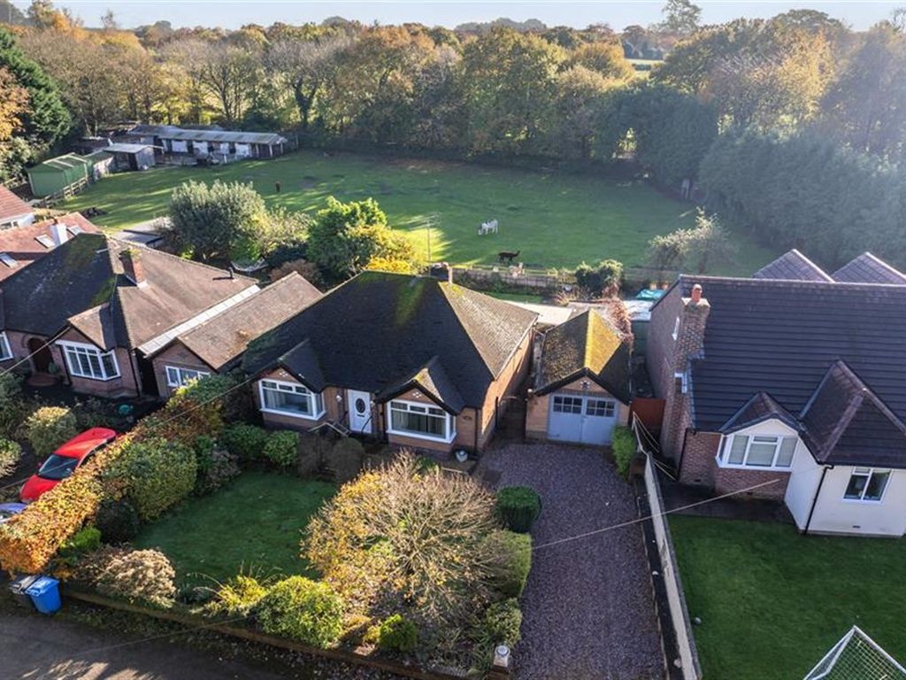 2 bed detached bungalow for sale in Stockport Road, Thelwall