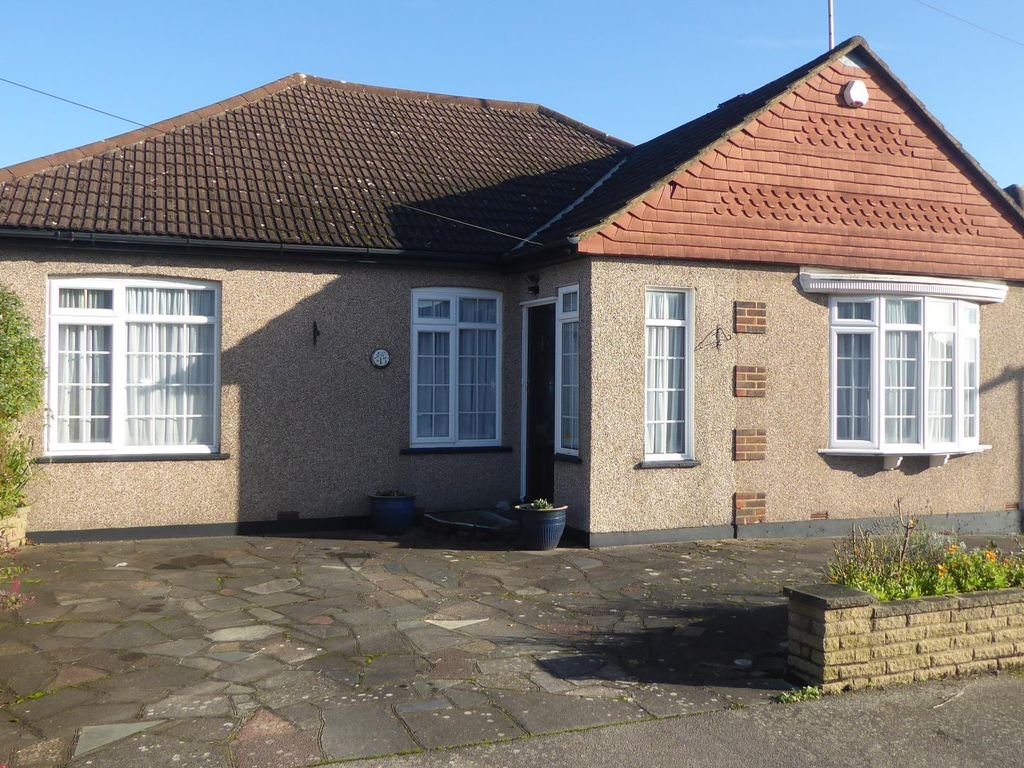 2 bed detached bungalow for sale in Elm Avenue, Oxhey, Watford WD19, £