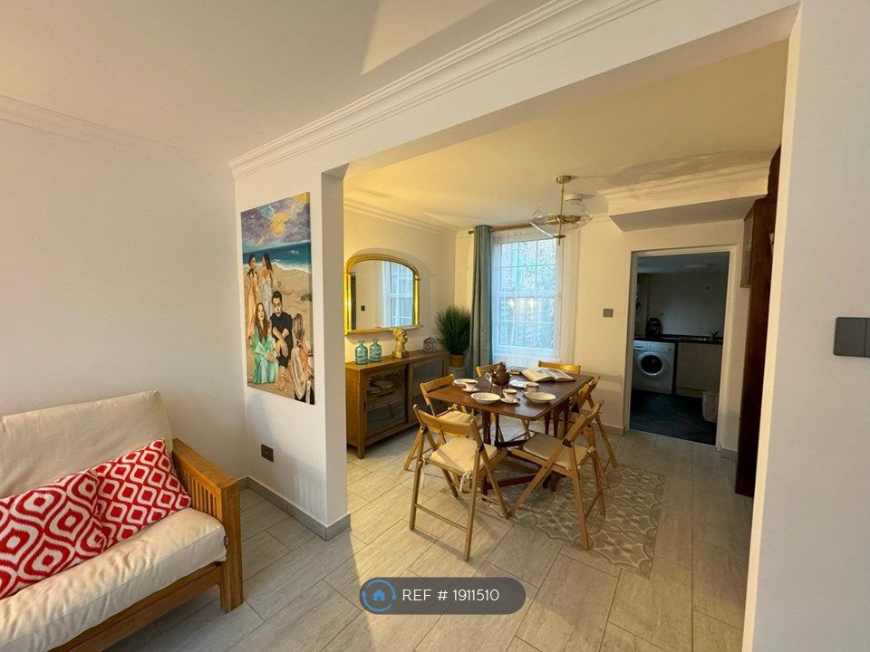 2 bed semidetached house to rent in Frenchs Road, Cambridge CB4, £