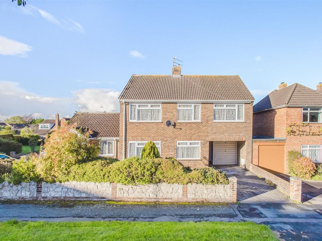 4 bed detached house for sale in Sandringham Road, Lawn, Swindon SN3, £