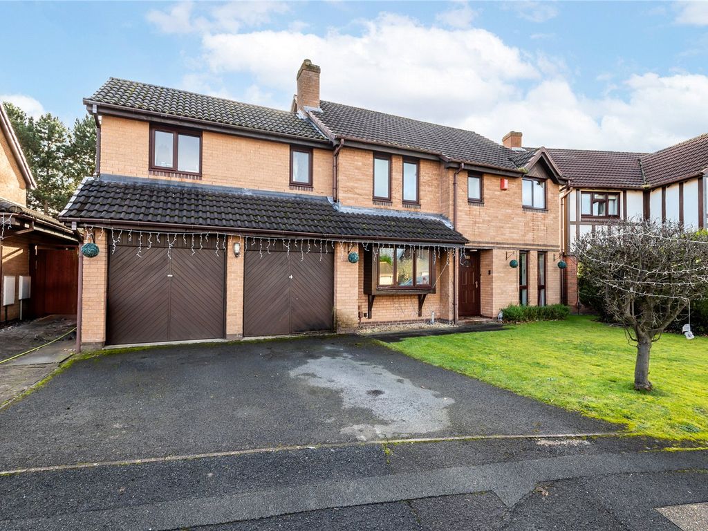 5 bed detached house for sale in Horsechestnut Drive, Shawbirch