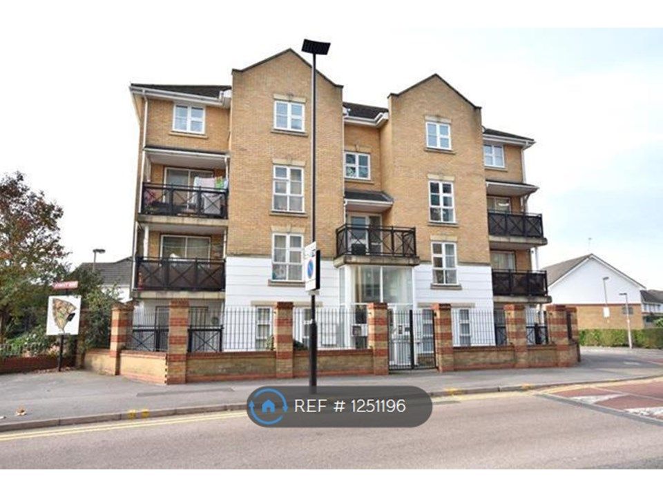 2 bed flat to rent in Highfield Road, Feltham TW13, £1,750 pcm Zoopla