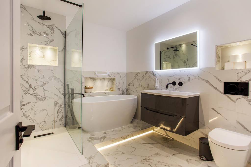 2 bed flat to rent in Carrington Place, Esher Park Avenue, Esher KT10 Zoopla