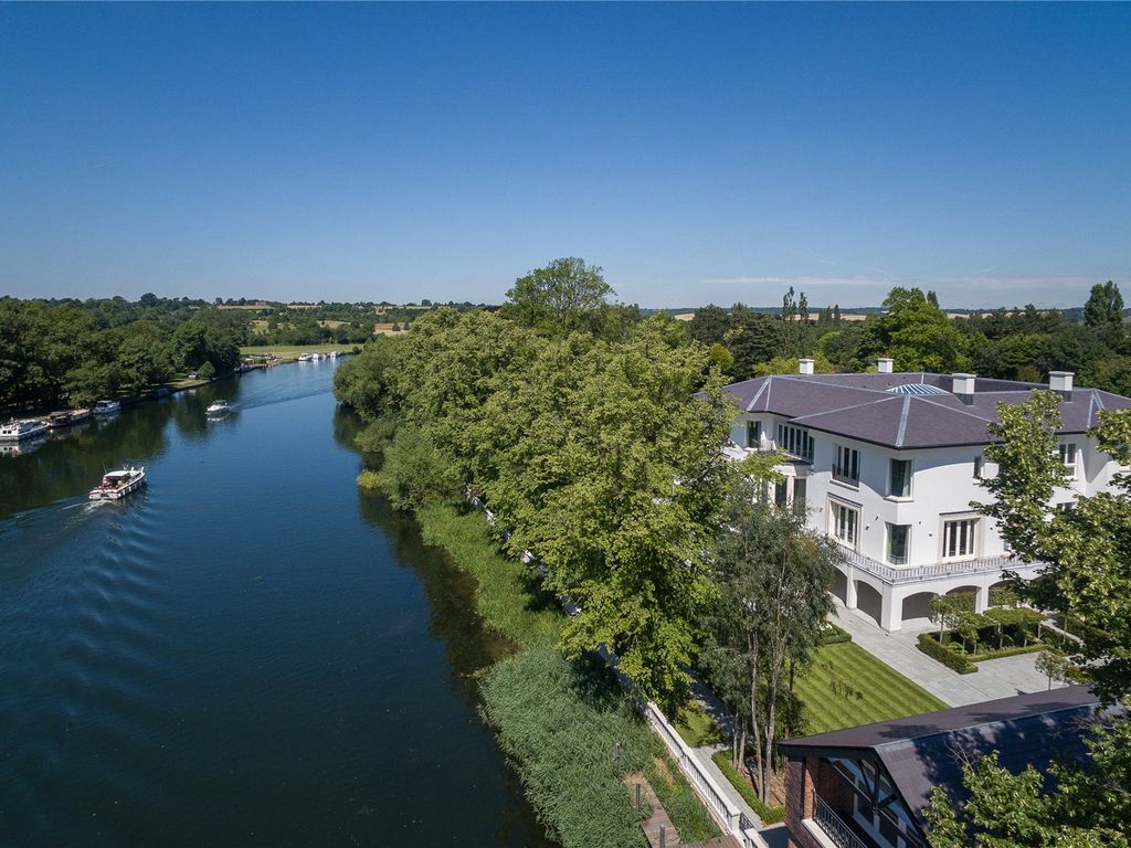 New home, 7 bed detached house for sale in Ferry Lane, Bourne End