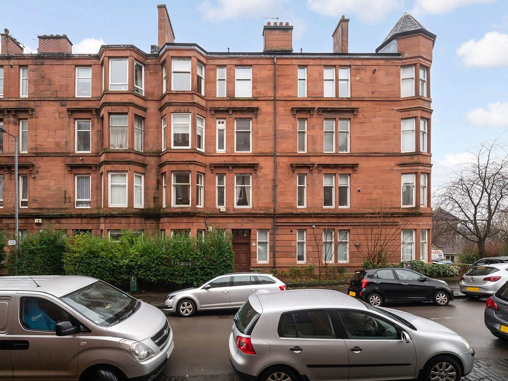 2 bed flat for sale in Laurel Street, Thornwood, Glasgow G11, £195,000