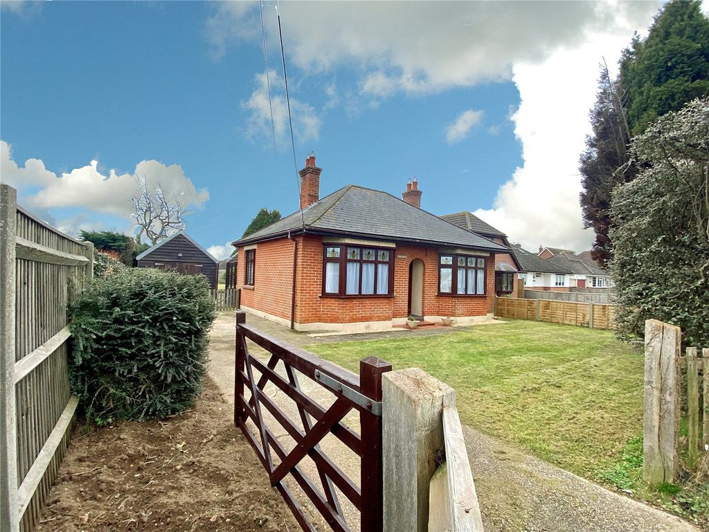 2 bed bungalow for sale in Lea Road, Langley, Southampton, Hampshire