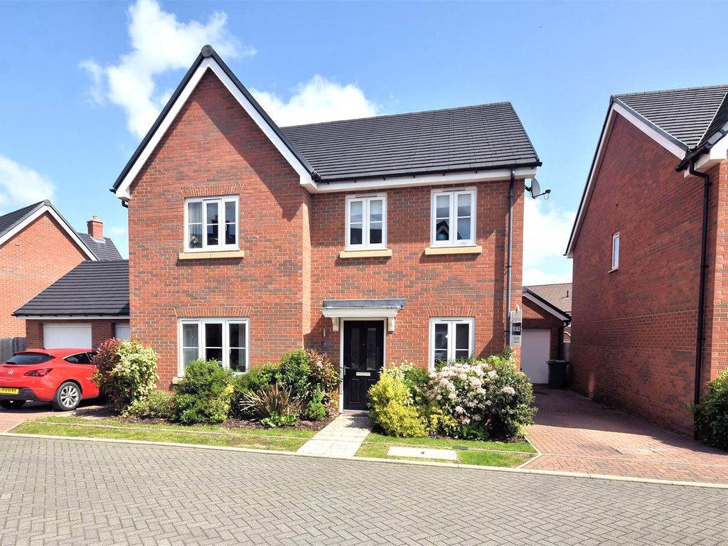 4 bed detached house for sale in Horwood Close, Aston Clinton