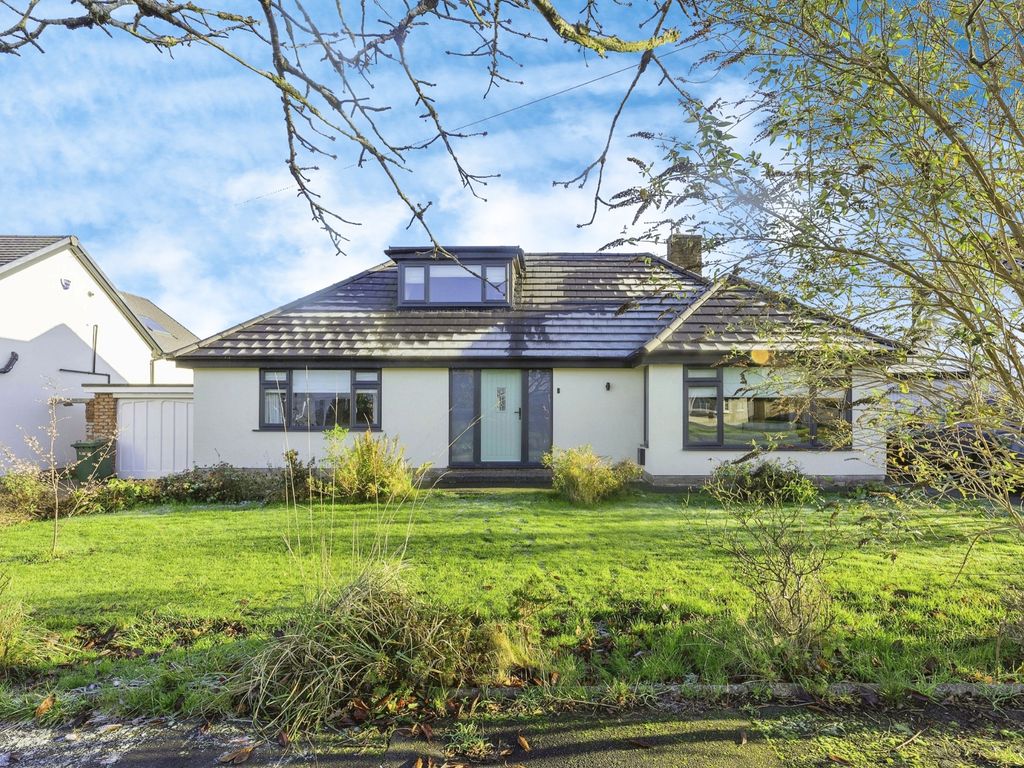 4 bed bungalow for sale in Broadmead, Heswall, Wirral CH60, £570,000