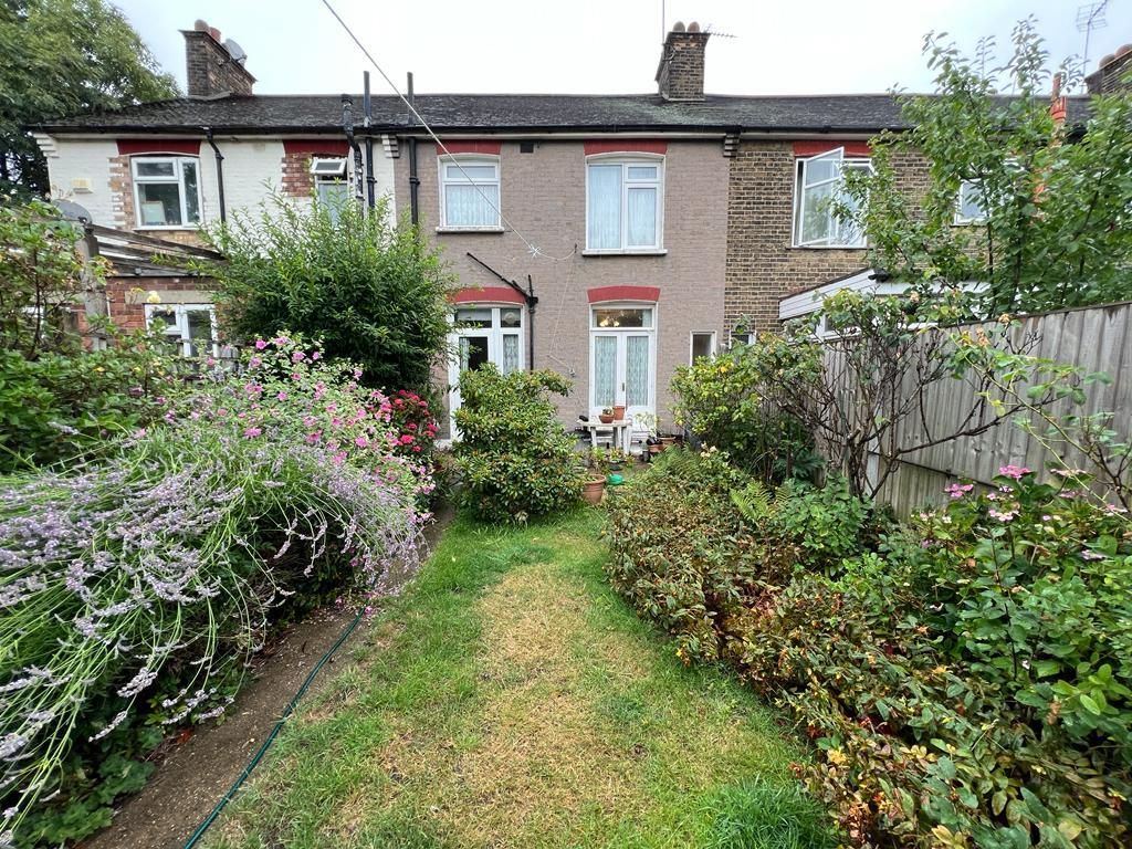 3 bed property for sale in Wilmington Gardens, Barking IG11, £475,000