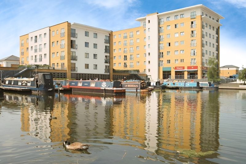 2 bed flat to rent in Waxlow Way, Northolt UB5, £1,600 pcm Zoopla