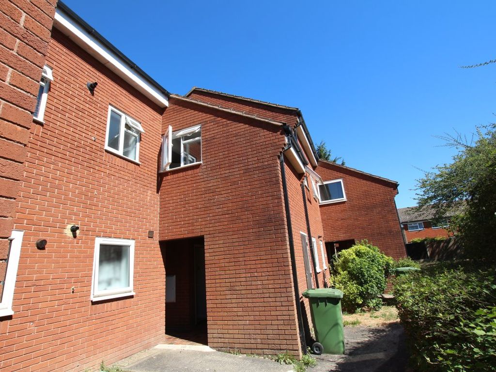 2 bed flat to rent in Laurel Walk, Horsham RH13 Zoopla