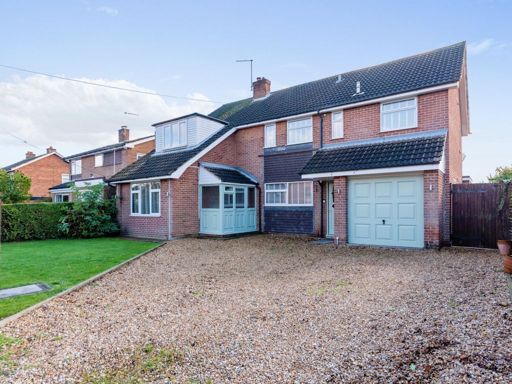 4 bed detached house for sale in Palmer Road, Sutton On Trent, Newark