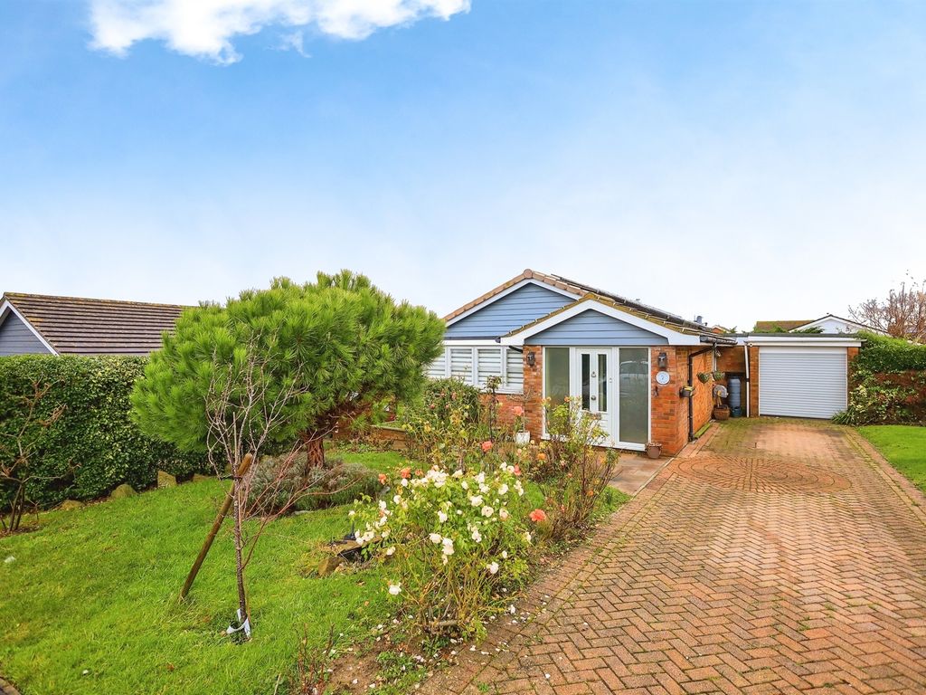 3 bed detached bungalow for sale in Berwick Close, Eastbourne BN22, £