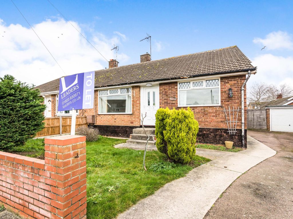 3 bed property to rent in Fern Avenue, Oulton Broad, Lowestoft NR32