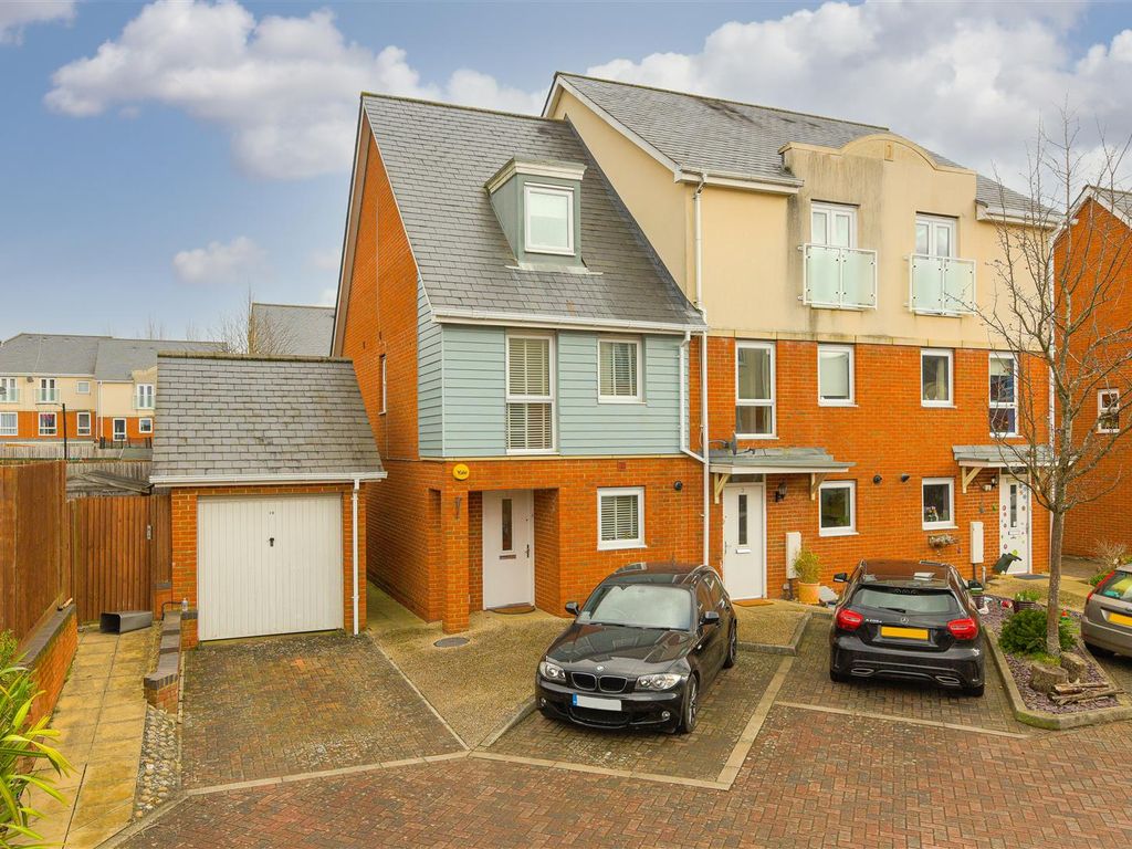 3 bed property for sale in Barrow Gardens, Redhill RH1 Zoopla