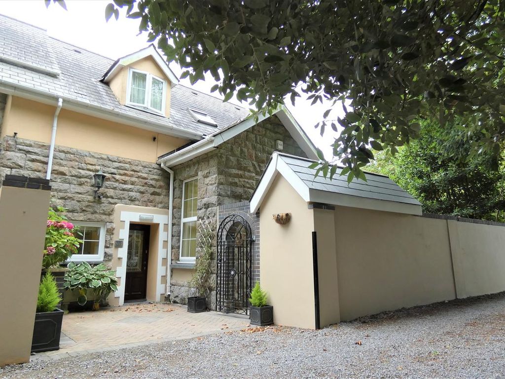 4 bed semidetached house for sale in Queen Victoria House, Heywood