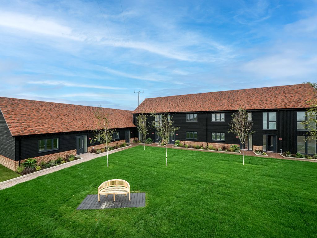 3 bed property for sale in The Barns, Wilstone, Tring HP23, £675,000
