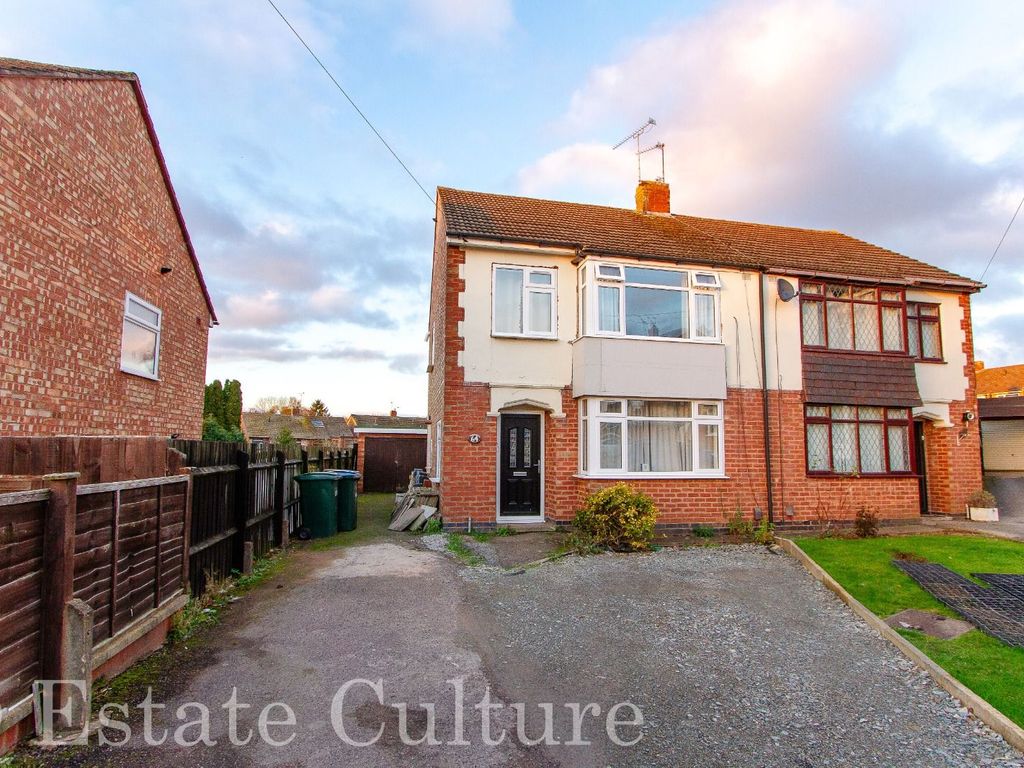 3 bed semidetached house to rent in Norton Hill Drive, Coventry CV2, £