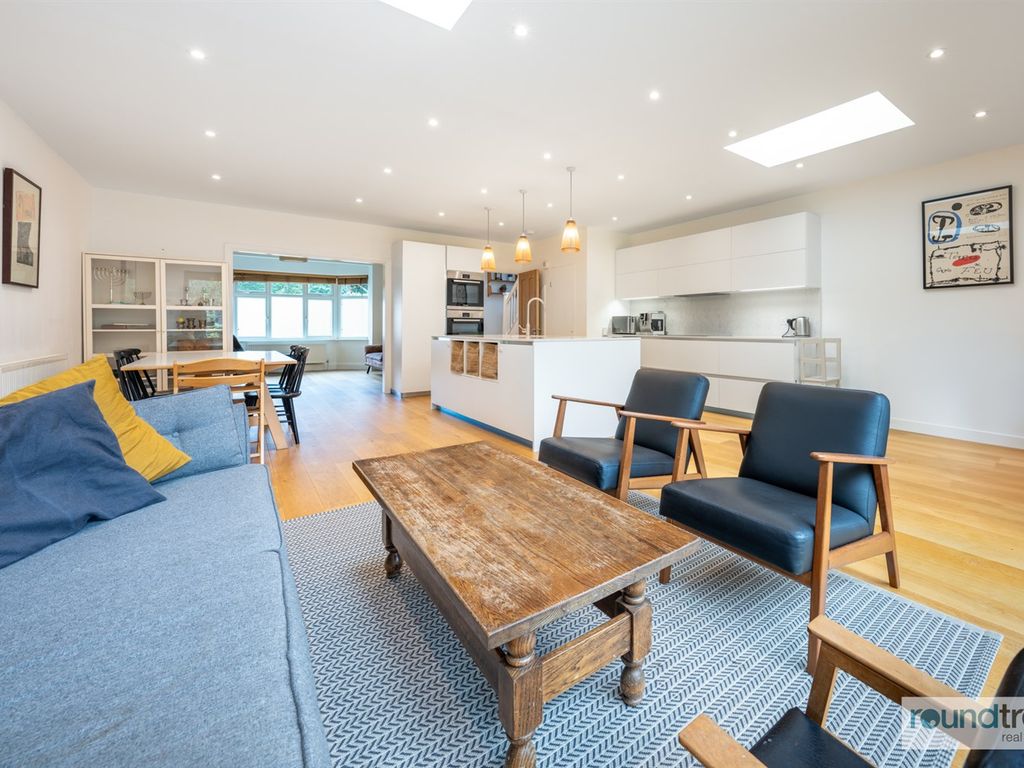 4 bed semidetached house for sale in Broughton Avenue, Finchley N3, £1,075,000 Zoopla