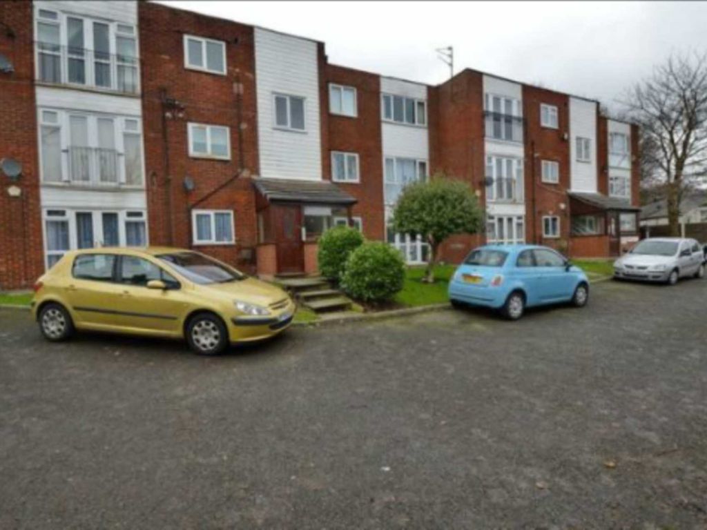 2 bed flat to rent in Cumbria Court, Kersal Road M25, £850 pcm Zoopla