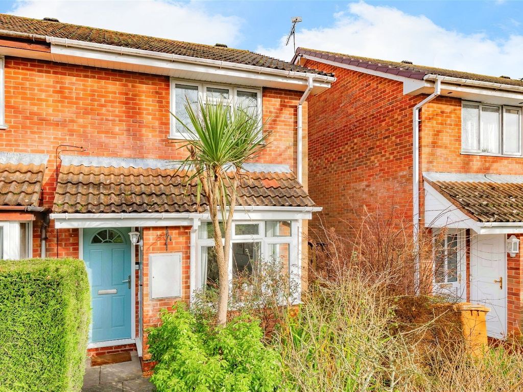 2 bed end terrace house for sale in Hurst Close, Chandler's Ford