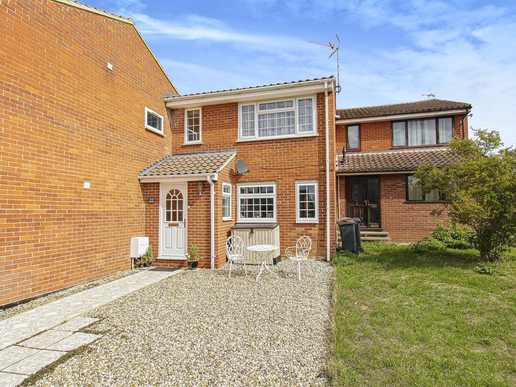 3 bed terraced house for sale in Pilgrim Close, Great Chesterford