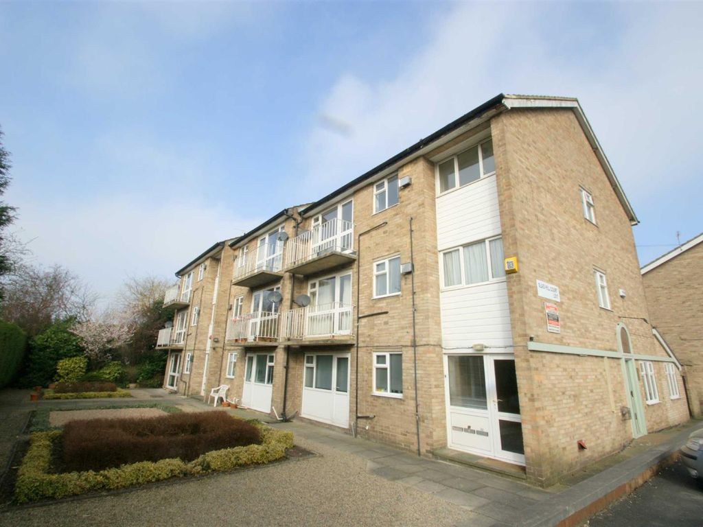 2 bed flat to rent in Slaid Hill Court, Alwoodley, Leeds LS17, £795 pcm