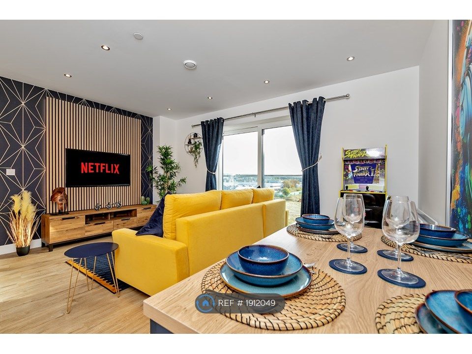 1 bed flat to rent in Stirling Drive, Luton LU2, £2,350 pcm Zoopla