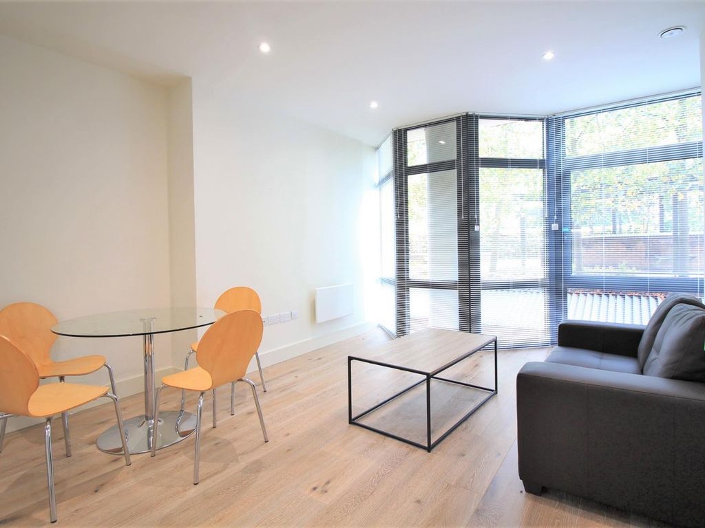 1 bed flat to rent in Mondial Way, Harlington UB3, £1,300 pcm Zoopla