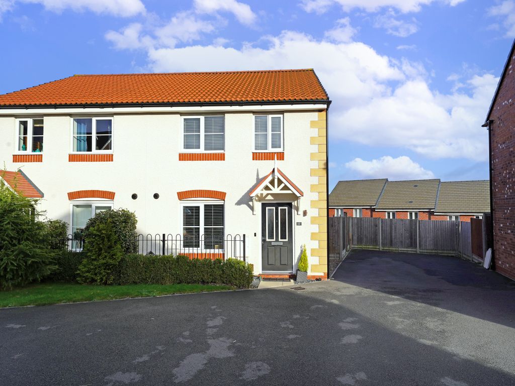 3 bed semidetached house for sale in Langtoft Road, Hamilton