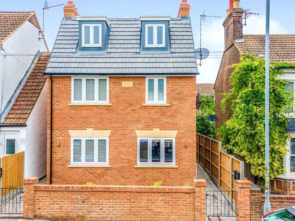 1 bed flat to rent in Chiltern Road, Dunstable, Bedfordshire LU6, £