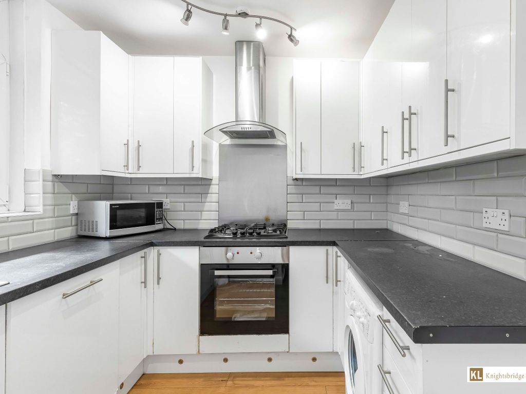 3 bed flat for sale in Sovereign House, Cambridge Heath Road, London E1