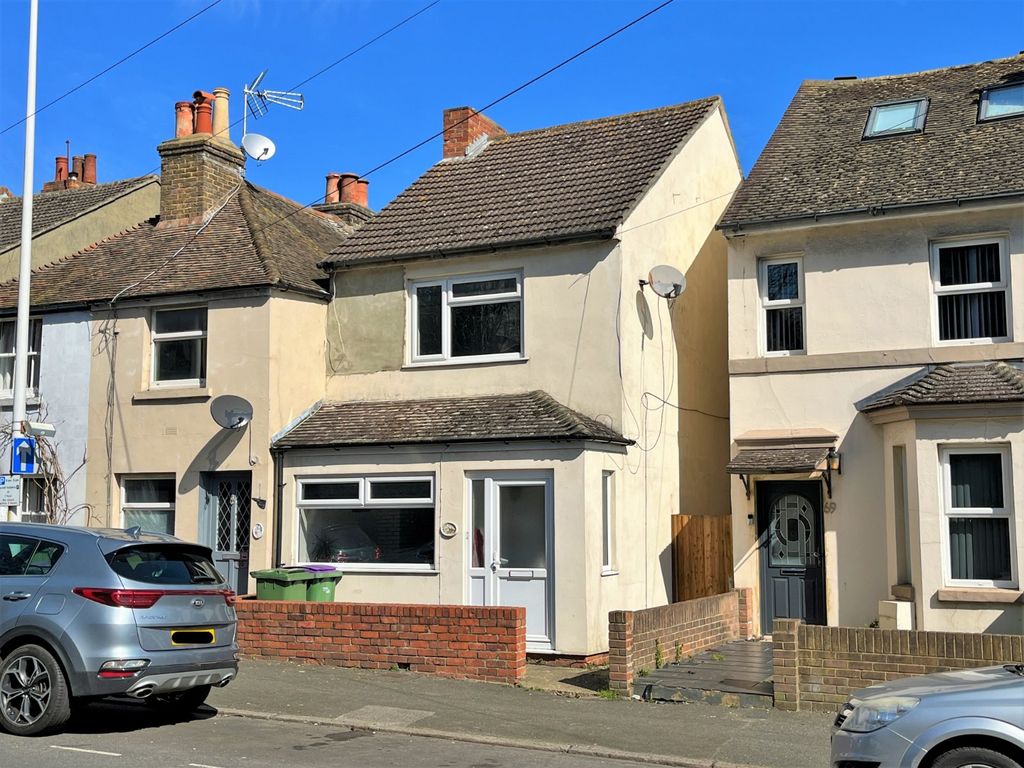 3 bed end terrace house for sale in Radnor Park Road, Folkestone, Kent