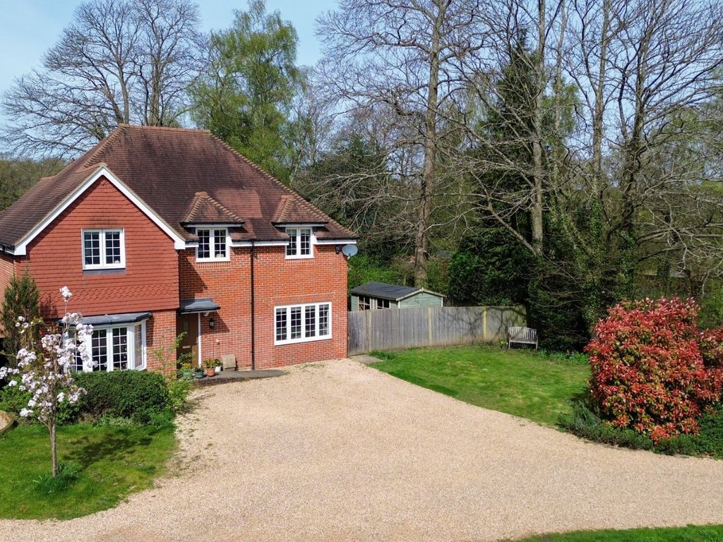 4 bed detached house for sale in Witley, Godalming, Surrey GU8, £