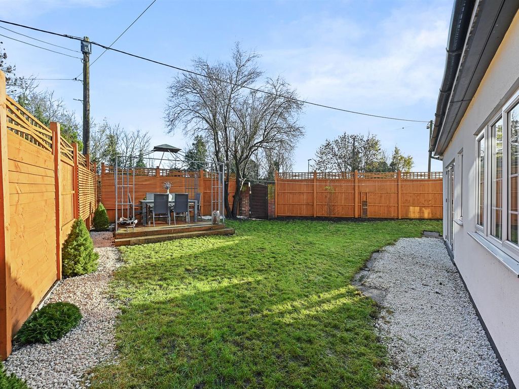 3 bed detached house for sale in Mansion Lane, Iver SL0, £650,000 Zoopla